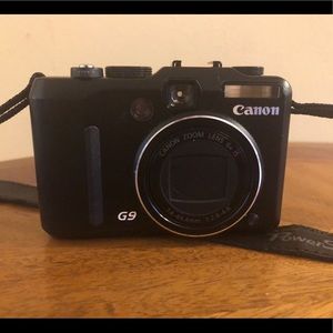 Canon PowerShot G9 12.1MP Digital Camera and Leather Camera Case